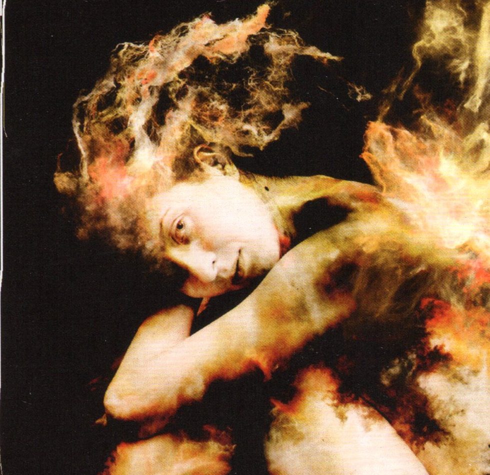 Zerissenheit Künstlerische Darstellung einer Frau mit fließenden, bunten Effekten.